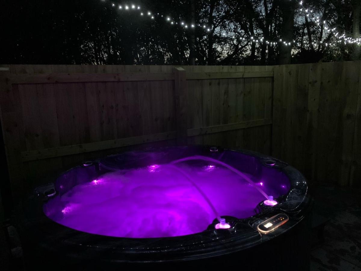 Newton on the Moor Lola Lodge - Luxury Hot Tub Retreat מראה חיצוני תמונה