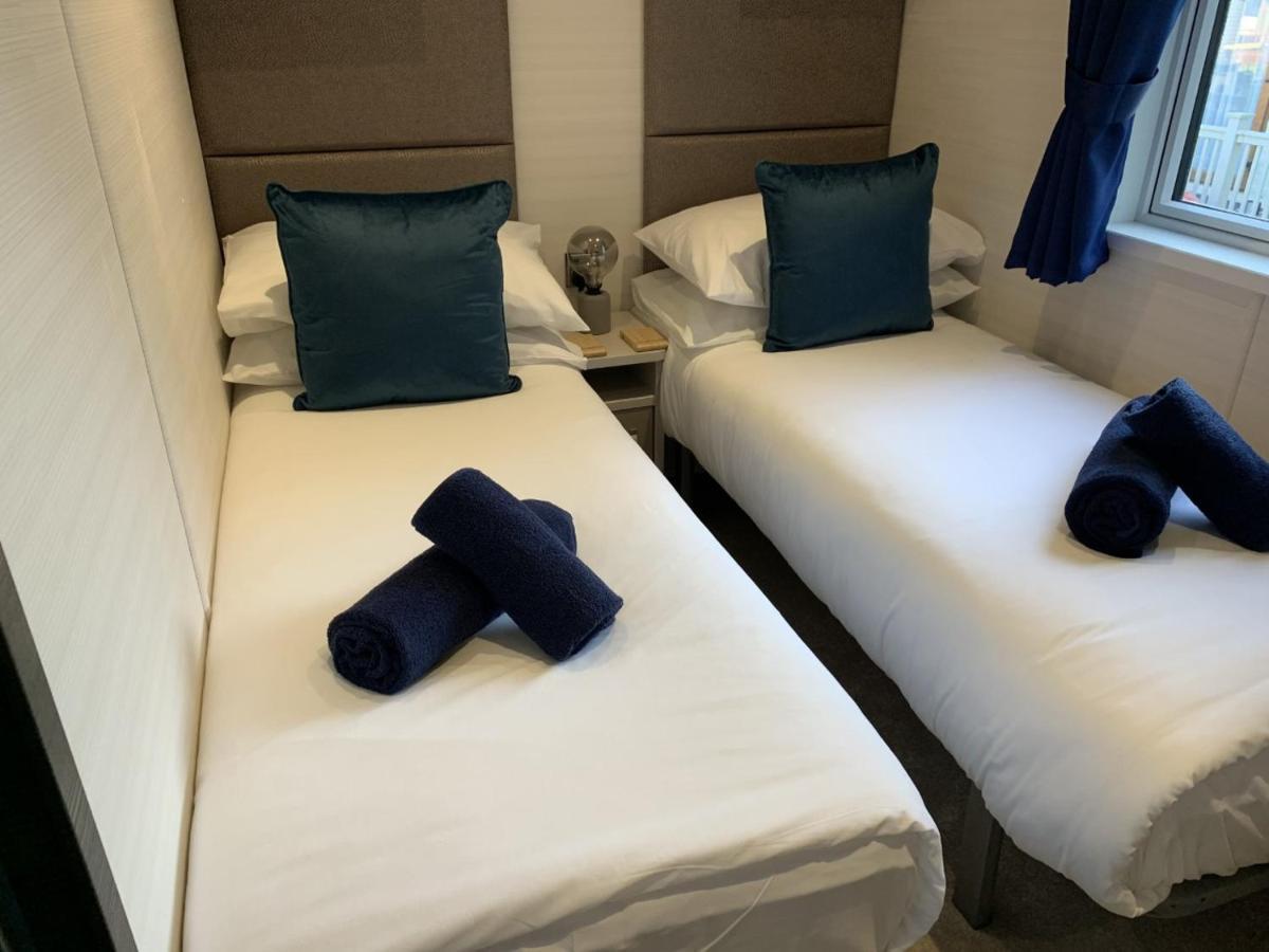 Newton on the Moor Lola Lodge - Luxury Hot Tub Retreat מראה חיצוני תמונה