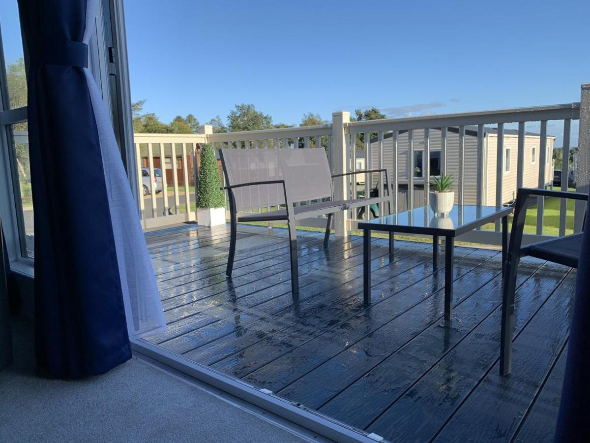 Newton on the Moor Lola Lodge - Luxury Hot Tub Retreat מראה חיצוני תמונה