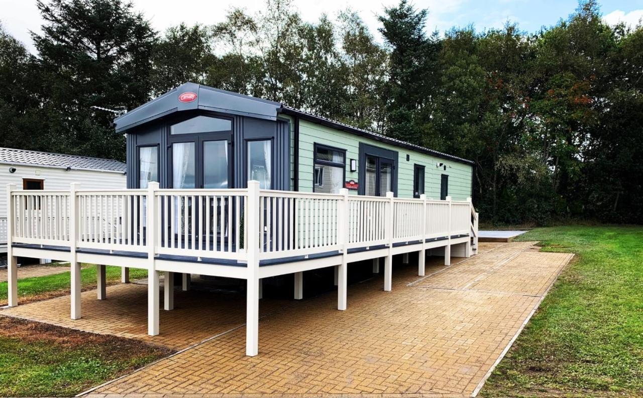 Newton on the Moor Lola Lodge - Luxury Hot Tub Retreat מראה חיצוני תמונה